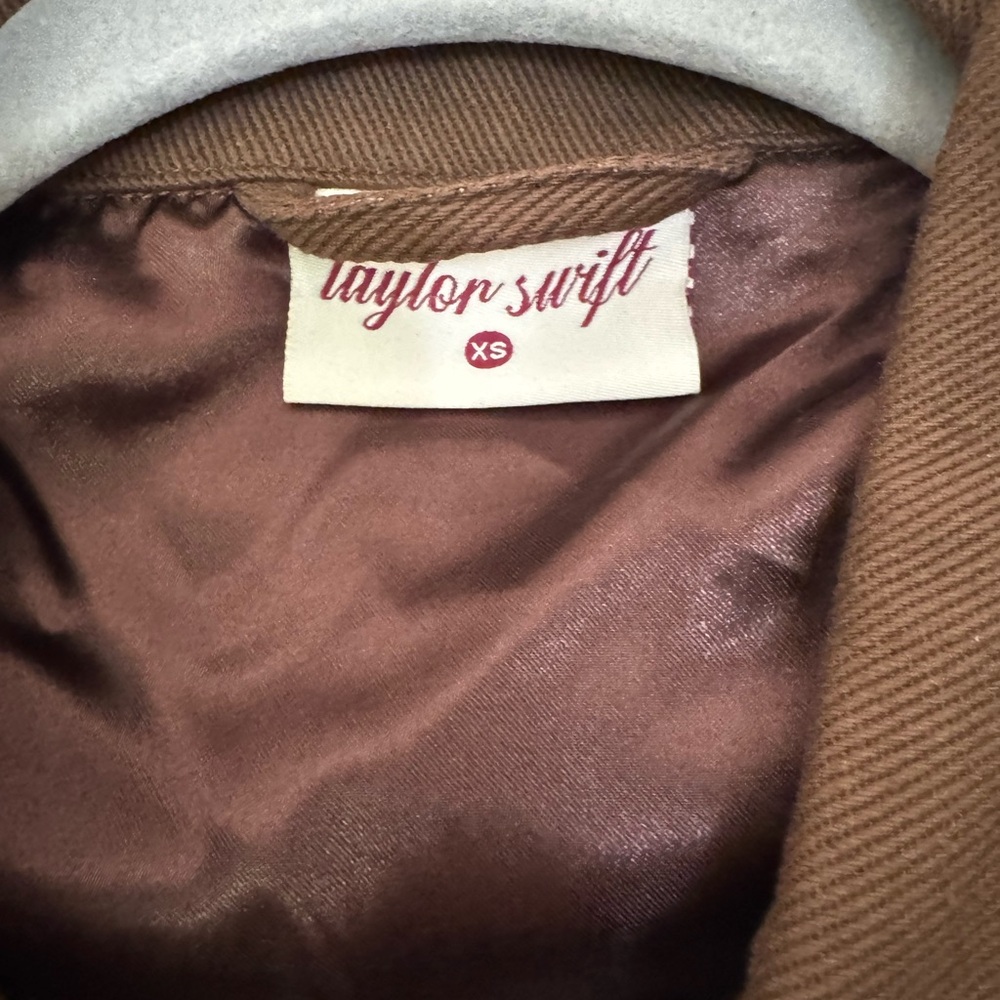 Taylor Swift surprise song piano jacket - Picture 2 of 5